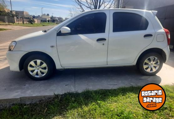 Autos - Toyota ETIOS 2015 Nafta 145000Km - En Venta