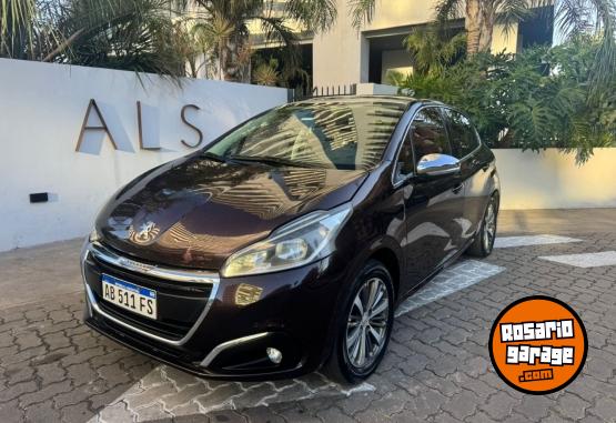 Autos - Peugeot 208 2017 Nafta 136000Km - En Venta