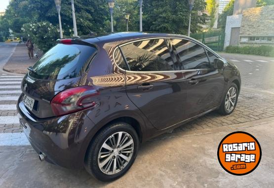 Autos - Peugeot 208 2017 Nafta 136000Km - En Venta
