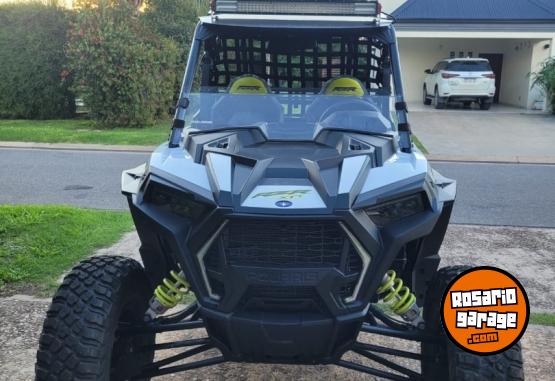 Cuatris y UTVs - Polaris RZR 1000 XP 2021  5000Km - En Venta