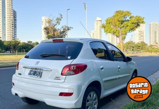 Autos - Peugeot 207 2011 Nafta 136500Km - En Venta