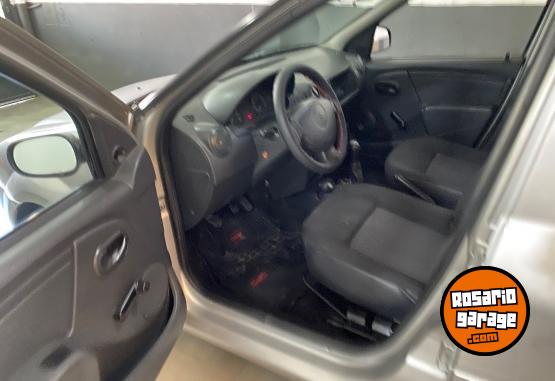 Autos - Renault Logan 2009 GNC 220000Km - En Venta