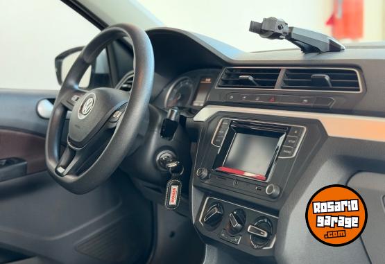 Autos - Volkswagen Voyage Highline 2017 Nafta 133000Km - En Venta