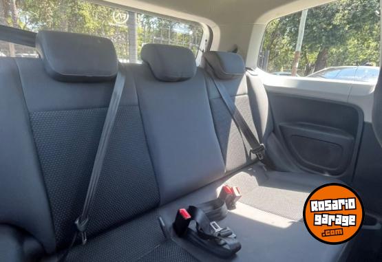 Autos - Volkswagen HIGH UP 1.0MPI 2017 Nafta  - En Venta