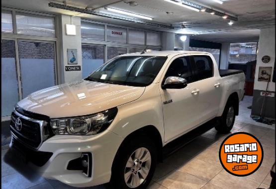 Camionetas - Toyota Hilux SR 4x2 2018 Diesel 157000Km - En Venta