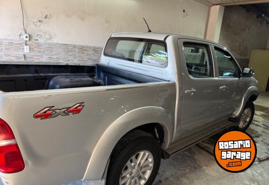 Camionetas - Toyota HILUX SRV 4x4 2014 Diesel 304000Km - En Venta