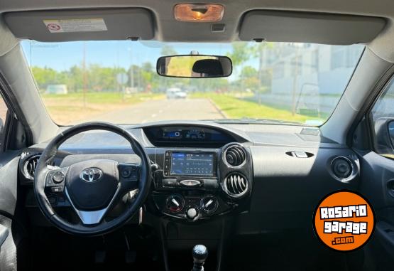 Autos - Toyota Etios XLS Pack 1.5 6M/T 2023 Nafta 95000Km - En Venta