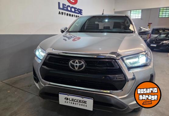 Camionetas - Toyota Hilux srx 2023 Diesel 132000Km - En Venta