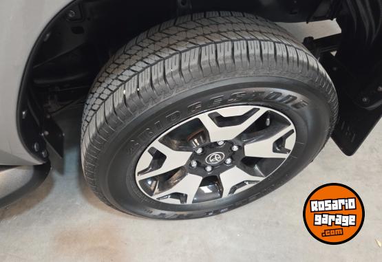 Camionetas - Toyota Hilux srx 2023 Diesel 132000Km - En Venta