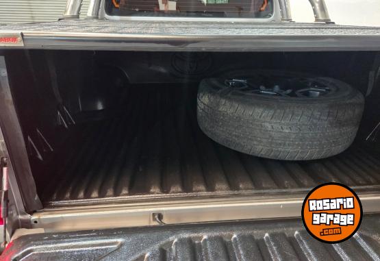 Camionetas - Toyota Hilux srx 2023 Diesel 132000Km - En Venta