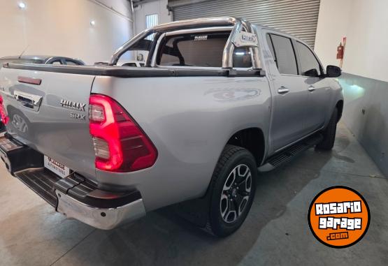 Camionetas - Toyota Hilux srx 2023 Diesel 132000Km - En Venta