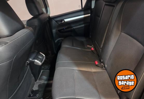 Camionetas - Toyota Hilux srx 2023 Diesel 132000Km - En Venta