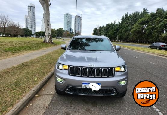 Camionetas - Jeep Grand cherokee 2017 Nafta 125000Km - En Venta