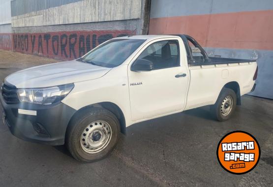 Camionetas - Toyota Simple cabina 2016 Diesel 117000Km - En Venta