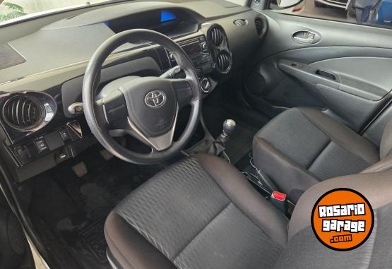 Autos - Toyota Etios 2020 Nafta 61000Km - En Venta