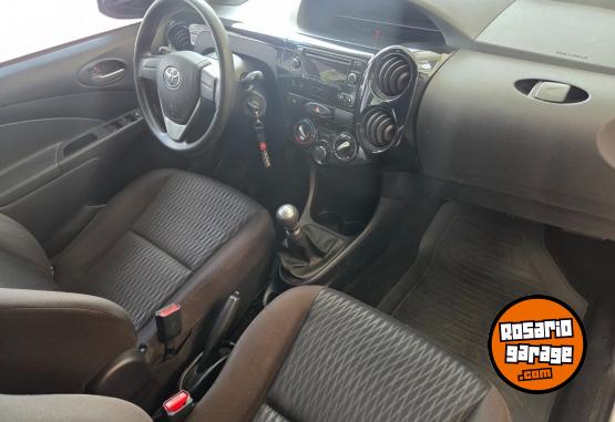 Autos - Toyota Etios 2020 Nafta 61000Km - En Venta