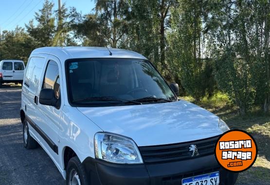 Utilitarios - Peugeot Partner 2023 Nafta 81000Km - En Venta