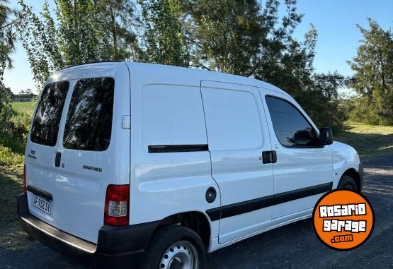 Utilitarios - Peugeot Partner 2023 Nafta 81000Km - En Venta