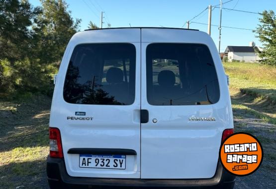 Utilitarios - Peugeot Partner 2023 Nafta 81000Km - En Venta