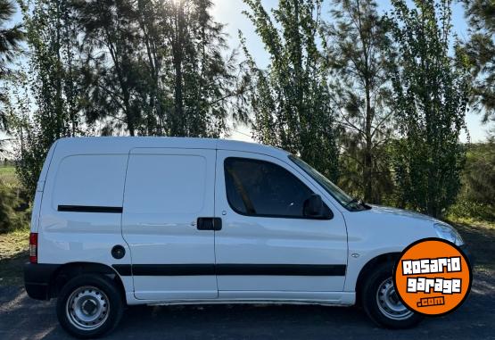 Utilitarios - Peugeot Partner 2023 Nafta 81000Km - En Venta