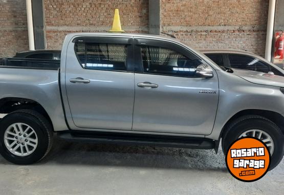 Camionetas - Toyota Hilux SRV 4X4 2016 Diesel 179000Km - En Venta