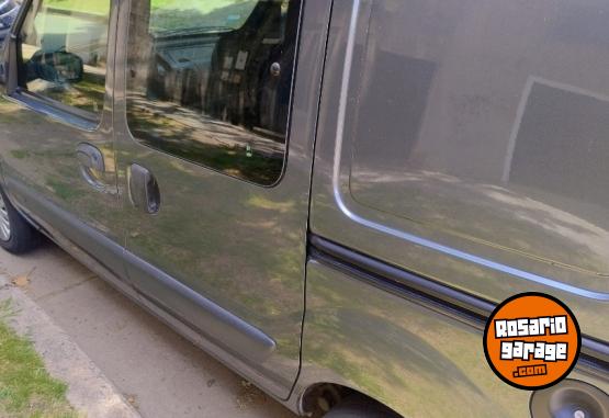 Utilitarios - Renault Kangoo 2015 GNC 150000Km - En Venta