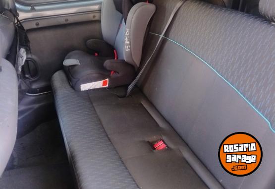 Utilitarios - Renault Kangoo 2015 GNC 150000Km - En Venta