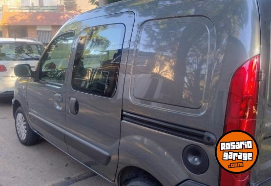 Utilitarios - Renault Kangoo 2015 GNC 150000Km - En Venta