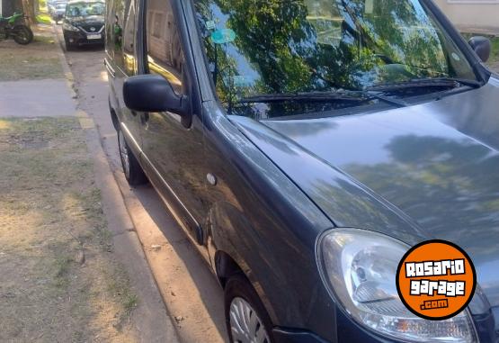 Utilitarios - Renault Kangoo 2015 GNC 150000Km - En Venta