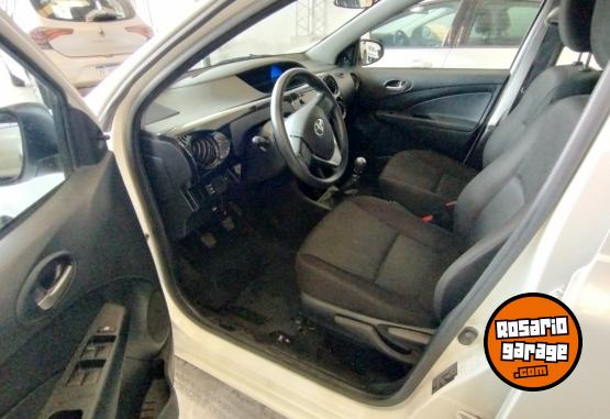 Autos - Toyota ETIOS caja manual 6 2023 Nafta 51000Km - En Venta