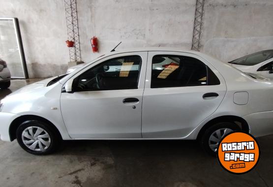 Autos - Toyota ETIOS caja manual 6 2023 Nafta 51000Km - En Venta