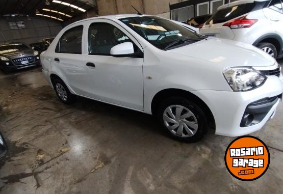 Autos - Toyota ETIOS caja manual 6 2023 Nafta 51000Km - En Venta