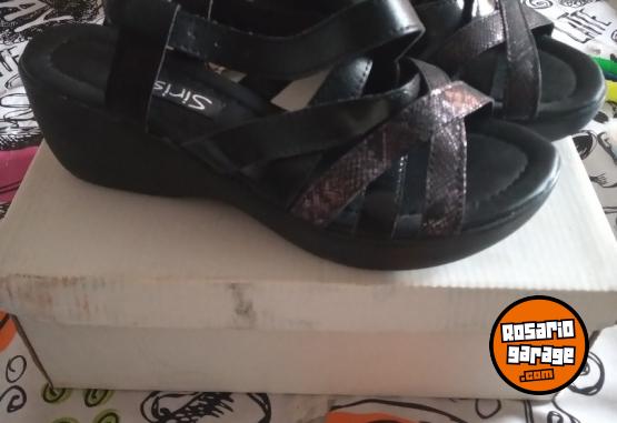 Indumentaria - Vendo zandalias de cuero nro 38 - En Venta