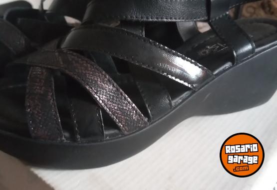 Indumentaria - Vendo zandalias de cuero nro 38 - En Venta
