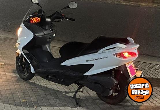 Motos - Suzuki Scooter Burgman 200 2018 Nafta 20000Km - En Venta
