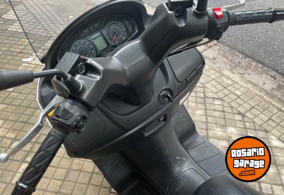 Motos - Suzuki Scooter Burgman 200 2018 Nafta 20000Km - En Venta