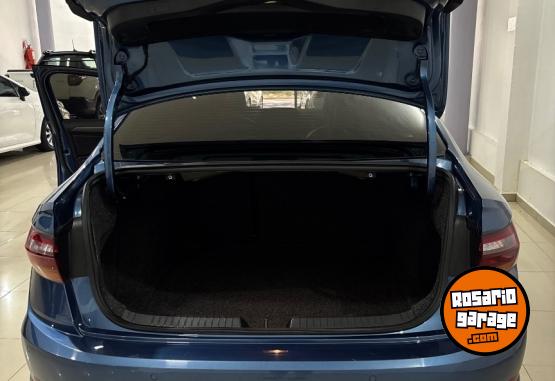 Autos - Volkswagen Vento 2021 Nafta 110000Km - En Venta