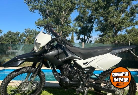 Motos - Motomel Xtreme 125 2022 Nafta 8500Km - En Venta