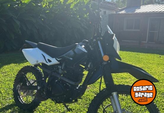 Motos - Motomel Xtreme 125 2022 Nafta 8500Km - En Venta