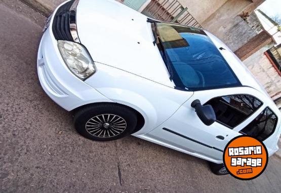 Autos - Renault Logan 2013 GNC 190000Km - En Venta