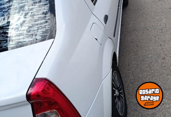 Autos - Renault Logan 2013 GNC 190000Km - En Venta