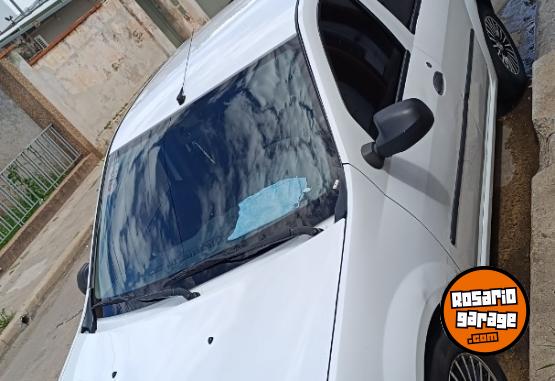 Autos - Renault Logan 2013 GNC 190000Km - En Venta