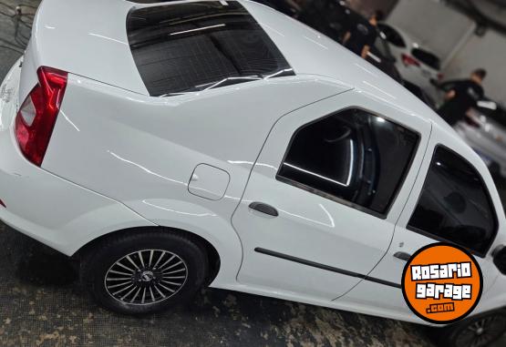 Autos - Renault Logan 2013 GNC 190000Km - En Venta