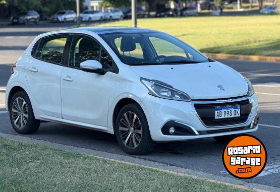 Autos - Peugeot 208 2017 Nafta 107000Km - En Venta