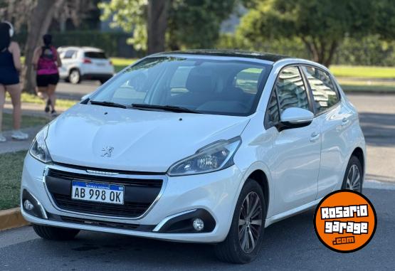 Autos - Peugeot 208 2017 Nafta 107000Km - En Venta