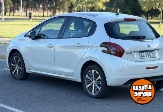 Autos - Peugeot 208 2017 Nafta 107000Km - En Venta
