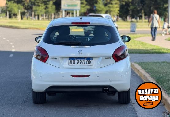 Autos - Peugeot 208 2017 Nafta 107000Km - En Venta