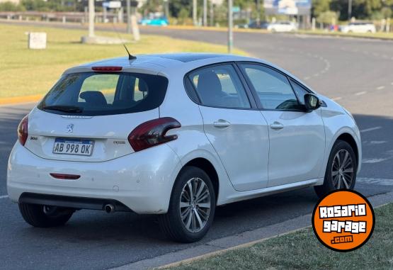 Autos - Peugeot 208 2017 Nafta 107000Km - En Venta