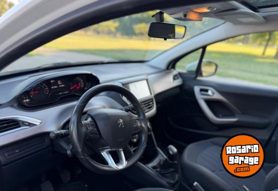 Autos - Peugeot 208 2017 Nafta 107000Km - En Venta