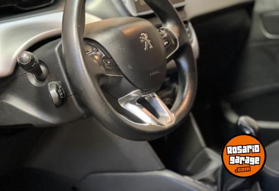 Autos - Peugeot 208 alluretouchscreen 1.6 2017 Nafta 170000Km - En Venta